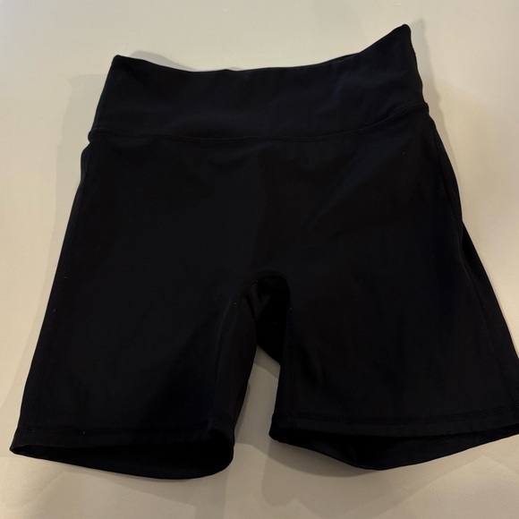 Fabletics biker shorts - Picture 2 of 4